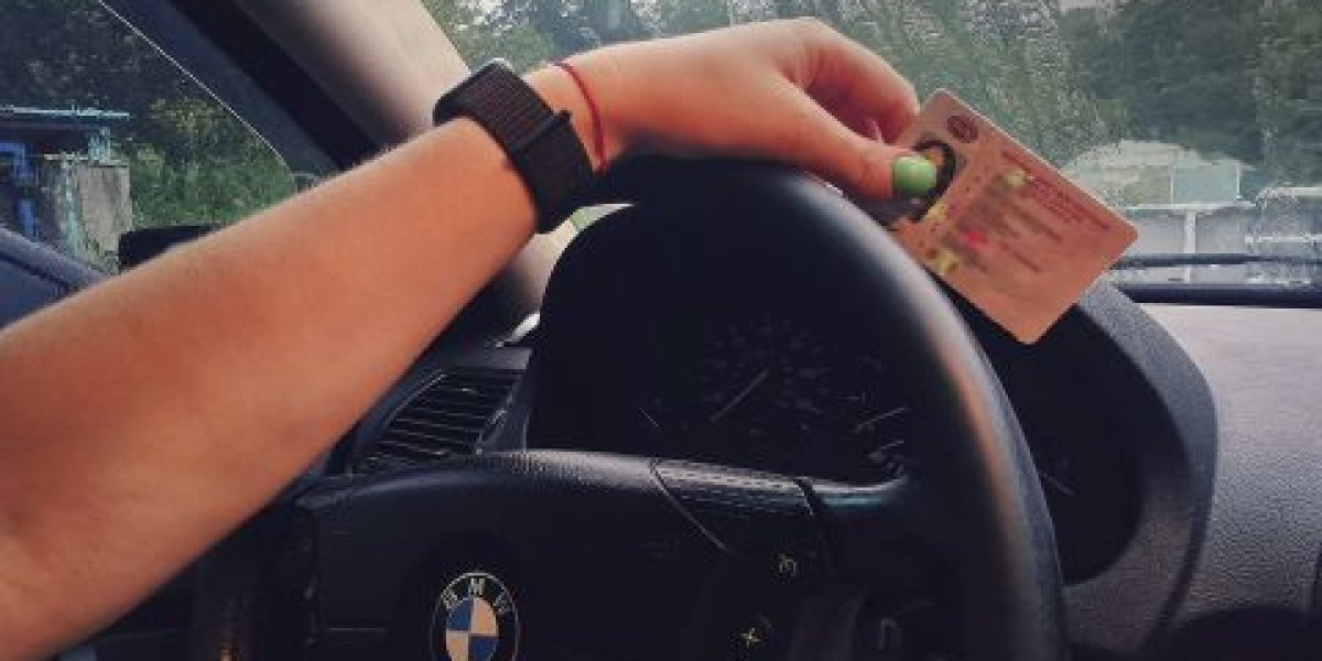 Водительские права под угрозой: какие изменения ждут российских автолюбителей с 2027 года Водительские права под угрозой: какие изменения ждут российских автолюбителей с 2027 года