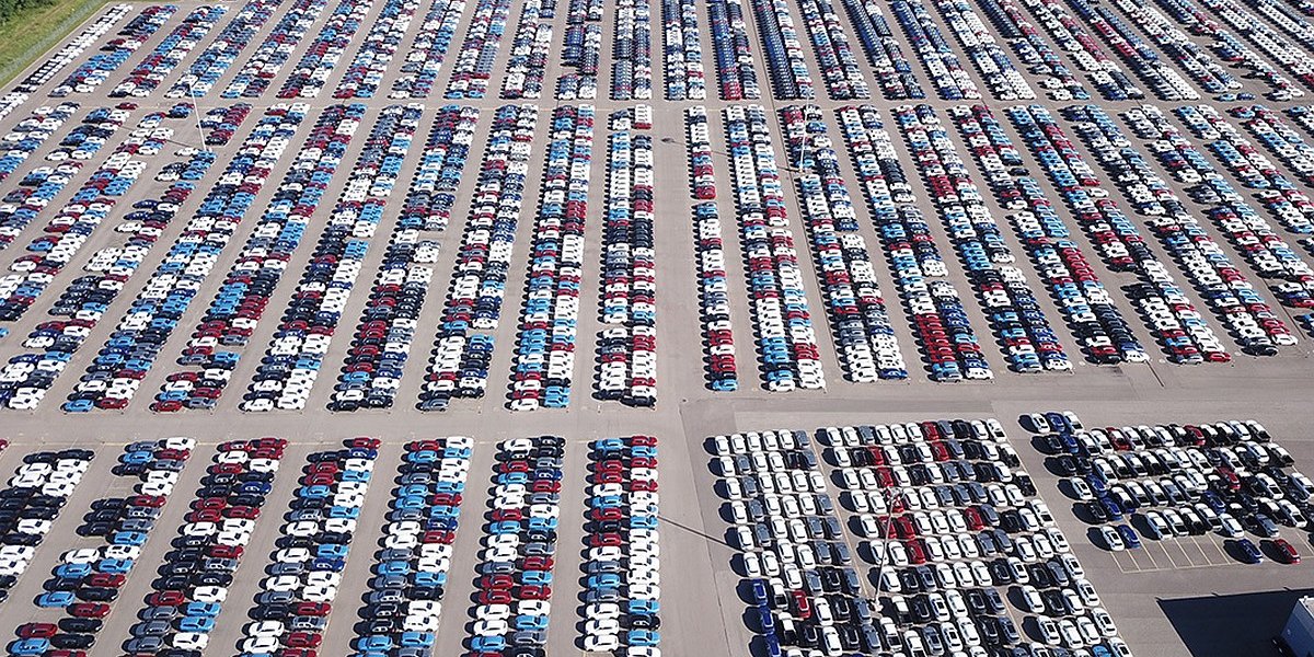 Рекордный бум на вторичке: почему россияне массово переходят на подержанные авто Рекордный бум на вторичке: почему россияне массово переходят на подержанные авто