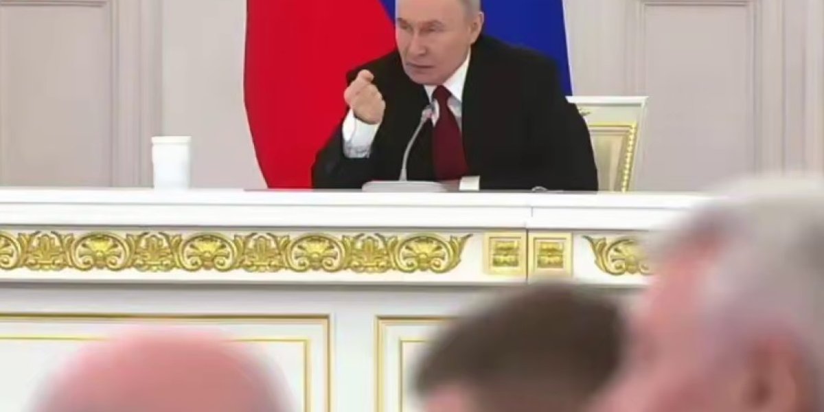 Путин посмотрел на губернаторов и показал кулак: «Всё!» Путин посмотрел на губернаторов и показал кулак: «Всё!»