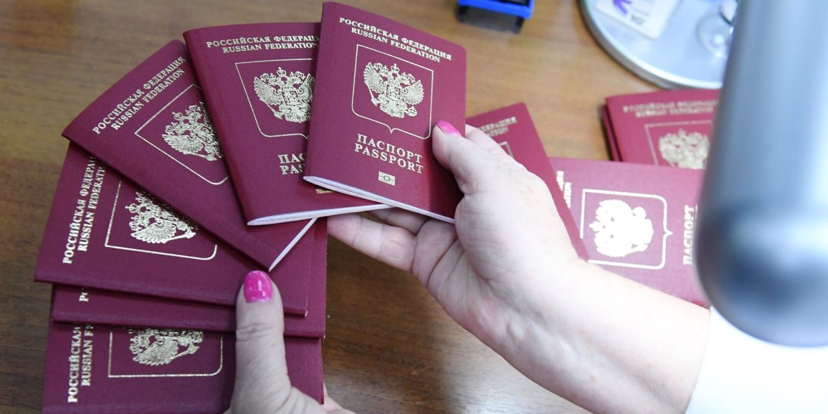 Депутаты хотят изменить правила: как скоро россияне смогут получать загранпаспорт в ускоренном режиме Депутаты хотят изменить правила: как скоро россияне смогут получать загранпаспорт в ускоренном режиме