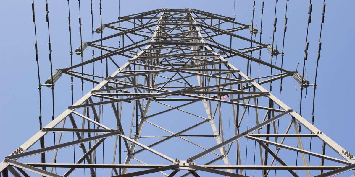 Энергетики ведут настоящую битву со стихией: как в условиях Заполярья восстанавливают разрушенную линию электропередачи Энергетики ведут настоящую битву со стихией: как в условиях Заполярья восстанавливают разрушенную линию электропередачи