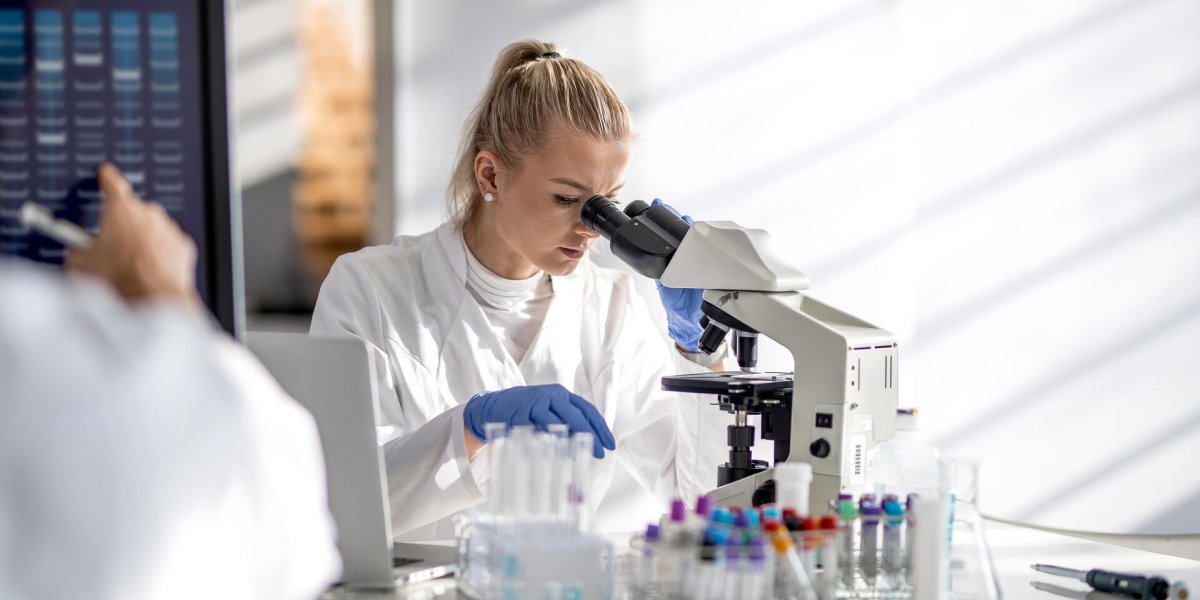 Российская медицина совершила прорыв: новый препарат «Ракурс» начинает борьбу с метастазами Российская медицина совершила прорыв: новый препарат «Ракурс» начинает борьбу с метастазами